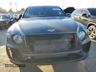 2021 Bentley Bentayga V8 z VIN SJAAM2ZV9MC032759, wystawiony jako Copart lot #81136944 z przebiegiem 49 426 mil mil oraz Czysty tytuł • Clean title. Historia ofert i sprzedaży dostępna na DreamBid. Obrazek 5.