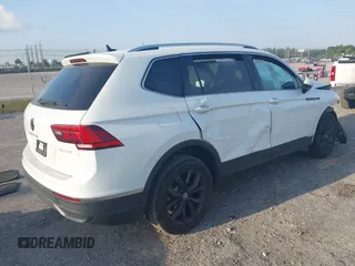 2024 Volkswagen Tiguan SE with VIN 3VV3B7AX3RM120298, listed as a IAAI auction lot 41862454 with Not provided miles and . Bid and sale history available at DreamBid. Image 4.