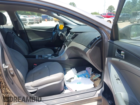 2012 Hyundai Sonata SE z VIN 5NPEC4AC8CH418438, wystawiony jako IAAI lot #42352361 z przebiegiem 138 952 mil mil oraz . Historia ofert i sprzedaży dostępna na DreamBid. Obrazek 5.