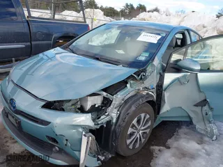 2022 Toyota Prius LE with VIN JTDL9MFUXN3040161, listed as a IAAI auction lot 41634231 with 8,437 mi miles. Bid and sale history available at carsss.com. Image 6.
