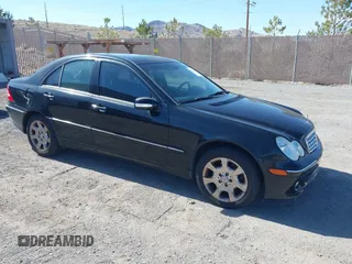 2005 Mercedes-Benz C 320 z VIN WDBRF84J55F678656, wystawiony jako IAAI lot #41808420 z przebiegiem 131 957 mil mil oraz . Historia ofert i sprzedaży dostępna na DreamBid. Obrazek 1.