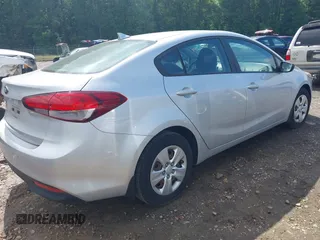 2018 Kia Forte LX z VIN 3KPFK4A70JE193265, wystawiony jako IAAI lot #42375190 z przebiegiem 110 648 mil mil oraz . Historia ofert i sprzedaży dostępna na DreamBid. Obrazek 4.