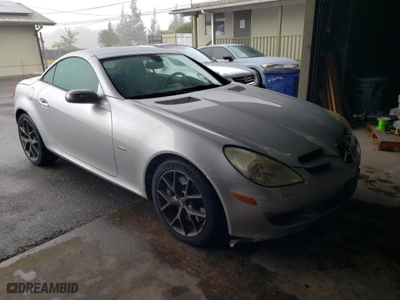 2008 Mercedes-Benz SLK-Class 3.5L with VIN WDBWK56F58F179253, listed as a Copart auction lot 48260615 with 82,394 mi miles and Clean Title. Bid and sale history available at carsss.com. Image 4.