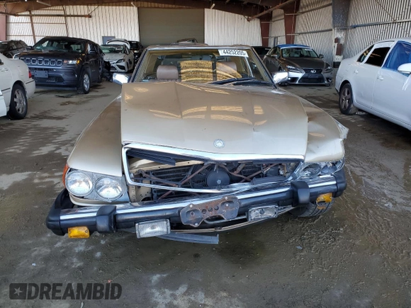 1983 Mercedes-Benz 380 380SL with VIN WDBBA45AXDB028363, listed as a Copart auction lot 44252205 with 118,508 mi miles and Salvage Title. Bid and sale history available at carsss.com. Image 5.