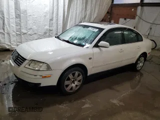 2002 Volkswagen Passat GLX z VIN WVWTH63B82P123433, wystawiony jako Copart lot #87939875 z przebiegiem 140 108 mil mil oraz Szkoda całkowita • Salvage title. Historia ofert i sprzedaży dostępna na DreamBid. Obrazek 1.