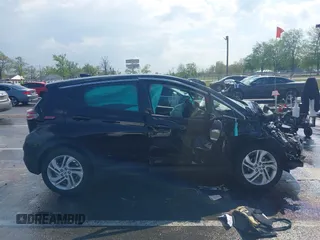 2023 Chevrolet Bolt EV 1LT z VIN 1G1FW6S00P4194095, wystawiony jako IAAI lot #42168182 z przebiegiem 9 122 mil mil oraz . Historia ofert i sprzedaży dostępna na DreamBid. Obrazek 13.