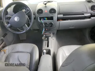 2000 Volkswagen Beetle GLX with VIN 3VWDD21CXYM493847, listed as a Copart auction lot 45301135 with 141,676 mi miles and Salvage Title. Bid and sale history available at DreamBid. Image 8.