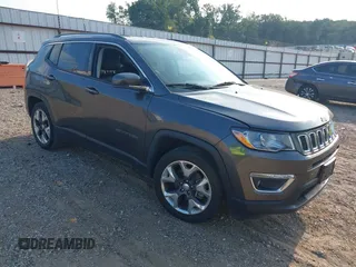 2020 Jeep Compass Limited z VIN 3C4NJCCB7LT170817, wystawiony jako IAAI lot #40180517 z przebiegiem 91 371 mil mil oraz . Historia ofert i sprzedaży dostępna na DreamBid. Obrazek 1.