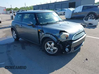 2010 MINI Hardtop с VIN WMWMF3C51ATZ61146, выставлен на аукционе IAAI как лот 42611461 с пробегом 96 038 миль миль и . История ставок и продаж доступна на DreamBid. Изображение 1.