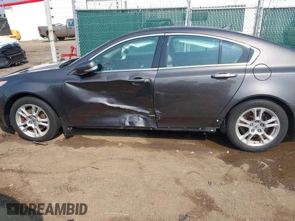 2010 Acura TL Technology z VIN 19UUA8F57AA011946, wystawiony jako IAAI lot #42398799 z przebiegiem 181 476 mil mil oraz . Historia ofert i sprzedaży dostępna na DreamBid. Obrazek 6.