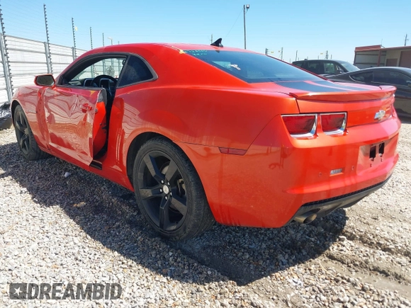 2011 Chevrolet Camaro 2LT z VIN 2G1FC1ED3B9194950, wystawiony jako IAAI lot #41816699 z przebiegiem 139 106 mil mil oraz . Historia ofert i sprzedaży dostępna na DreamBid. Obrazek 3.