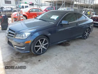 2015 Mercedes-Benz C 250 z VIN WDDGJ4HBXFG390555, wystawiony jako IAAI lot #42288436 z przebiegiem 93 665 mil mil oraz . Historia ofert i sprzedaży dostępna na DreamBid. Obrazek 18.