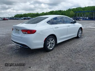 2015 Chrysler 200 Limited z VIN 1C3CCCAB5FN590198, wystawiony jako IAAI lot #42237641 z przebiegiem 216 505 mil mil oraz . Historia ofert i sprzedaży dostępna na DreamBid. Obrazek 4.