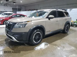 2023 Nissan Pathfinder SV z VIN 5N1DR3BD8PC212514, wystawiony jako Copart lot #44709455 z przebiegiem 49 497 mil mil oraz Szkody całkowita. Historia ofert i sprzedaży dostępna na DreamBid. Obrazek 1.