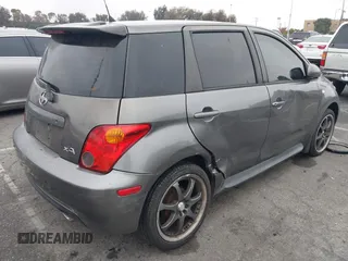 2005 Scion xA z VIN JTKKT624850109244, wystawiony jako IAAI lot #42171971 z przebiegiem 167 588 mil mil oraz . Historia ofert i sprzedaży dostępna na DreamBid. Obrazek 4.