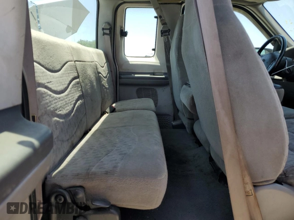 2000 Ford F-250 XL с VIN 1FTNX21F0YED32261, выставлен на аукционе Copart как лот 57243325 с пробегом 306 868 миль миль и Чистый • Clean title. История ставок и продаж доступна на DreamBid. Изображение 10.