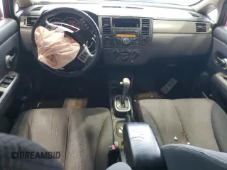 2008 Nissan Versa S z VIN 3N1BC11E18L391581, wystawiony jako Copart lot #56108515 z przebiegiem 172 996 mil mil oraz Szkoda całkowita • Salvage title. Historia ofert i sprzedaży dostępna na DreamBid. Obrazek 8.