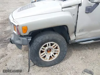 2007 Hummer H3 SUV with VIN 5GTDN13E878254575, listed as a IAAI auction lot 41861673 with 199,212 mi miles. Bid and sale history available at carsss.com. Image 6.