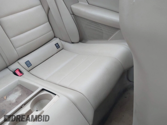 2013 Mercedes-Benz C 250 z VIN WDDGJ4HB3DF971933, wystawiony jako IAAI lot #41628220 z przebiegiem 124 583 mil mil oraz . Historia ofert i sprzedaży dostępna na DreamBid. Obrazek 8.