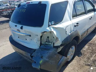 2007 Kia Sorento EX with VIN KNDJC736575664988, listed as a IAAI auction lot 42029443 with 210,971 mi miles. Bid and sale history available at carsss.com. Image 6.