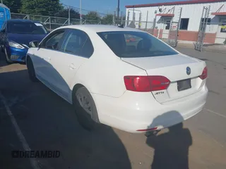 2014 Volkswagen Jetta SE с VIN 3VWD17AJ3EM222192, выставлен на аукционе IAAI как лот 42794521 с пробегом 138 199 миль миль и . История ставок и продаж доступна на DreamBid. Изображение 3.