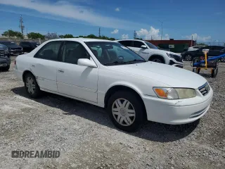 2001 Toyota Camry CE z VIN 4T1BG22KX1U795496, wystawiony jako Copart lot #59259765 z przebiegiem 87 713 mil mil oraz Czysty tytuł • Clean title. Historia ofert i sprzedaży dostępna na DreamBid. Obrazek 4.