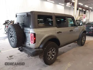 2024 Ford Bronco Badlands z VIN 1FMEE9BP6RLA08116, wystawiony jako IAAI lot #41837206 z przebiegiem 7807 mil mil oraz . Historia ofert i sprzedaży dostępna na DreamBid. Obrazek 4.