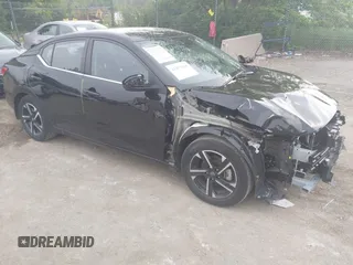 2024 Nissan Sentra SV z VIN 3N1AB8CV5RY293677, wystawiony jako IAAI lot #42451691 z przebiegiem 14 401 mil mil oraz . Historia ofert i sprzedaży dostępna na DreamBid. Obrazek 1.