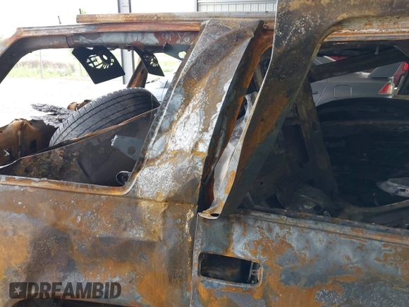 1999 Chevrolet Tahoe Z71 z VIN 1GNEK13R3XJ455517, wystawiony jako IAAI lot #39726972 z przebiegiem Nie podano mil oraz . Historia ofert i sprzedaży dostępna na DreamBid. Obrazek 8.