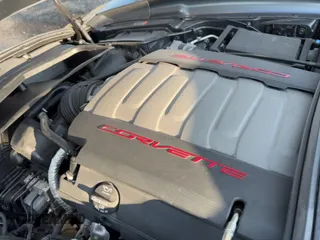 2014 Chevrolet Corvette 1LT z VIN 1G1YB2D7XE5111657, wystawiony jako Copart lot #70390515 z przebiegiem 44 983 mil mil oraz Czysty tytuł • Clean title. Historia ofert i sprzedaży dostępna na DreamBid. Obrazek 11.