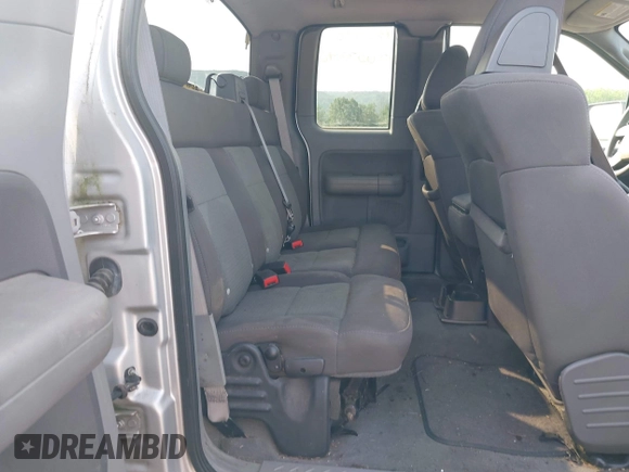 2004 Ford F-150 STX z VIN 1FTRX14W84NB64760, wystawiony jako IAAI lot #42490258 z przebiegiem 130 984 mil mil oraz . Historia ofert i sprzedaży dostępna na DreamBid. Obrazek 8.