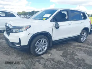 2025 Honda Passport EX-L z VIN 5FNYF8H52SB001266, wystawiony jako IAAI lot #41655256 z przebiegiem 5622 mil mil oraz . Historia ofert i sprzedaży dostępna na DreamBid. Obrazek 2.