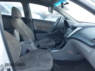 2013 Hyundai Accent SE z VIN KMHCU5AE8DU090226, wystawiony jako IAAI lot #41652307 z przebiegiem 235 459 mil mil oraz . Historia ofert i sprzedaży dostępna na DreamBid. Obrazek 5.