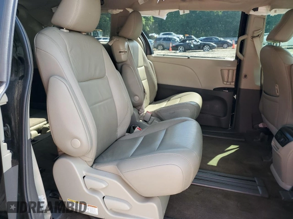 2018 Toyota Sienna XLE Auto Access Seat with VIN 5TDYZ3DC3JS910156, listed as a Copart auction lot 55982975 with 191,339 mi miles and Salvage title. Bid and sale history available at DreamBid. Image 11.