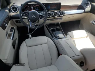 2023 Mercedes-Benz EQB 300 z VIN W1N9M0KB8PN066800, wystawiony jako Copart lot #57055895 z przebiegiem 1561 mil mil oraz Szkody całkowita. Historia ofert i sprzedaży dostępna na DreamBid. Obrazek 8.