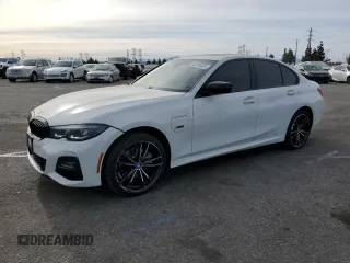 2022 BMW 3 Series 330e with VIN 3MW5P7J00N8C57811, listed as a Copart auction lot 42154045 with 29,705 mi miles and Salvage Title. Bid and sale history available at carsss.com. Image 1.