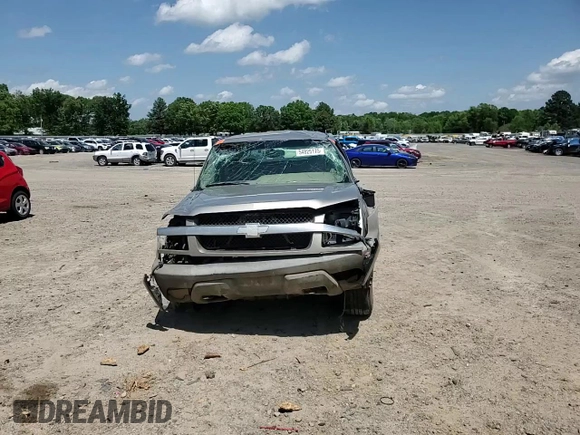 2003 Chevrolet Avalanche z VIN 3GNEC13T33G135778, wystawiony jako Copart lot #54825175 z przebiegiem 244 182 mil mil oraz Czysty tytuł • Clean title. Historia ofert i sprzedaży dostępna na DreamBid. Obrazek 13.
