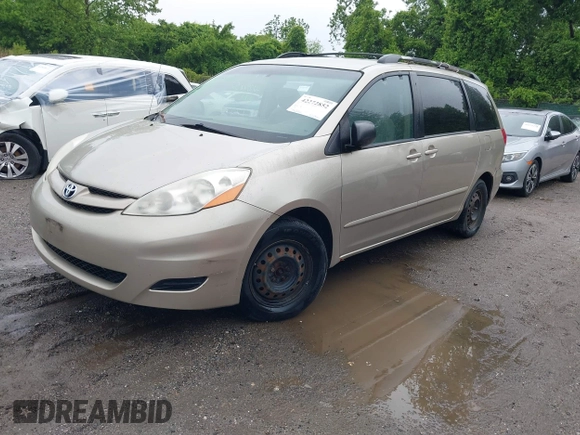 2008 Toyota Sienna CE z VIN 5TDZK23C88S141135, wystawiony jako IAAI lot #42272852 z przebiegiem 241 336 mil mil oraz . Historia ofert i sprzedaży dostępna na DreamBid. Obrazek 2.