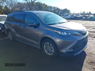 2022 Toyota Sienna LE z VIN 5TDKSKFCXNS053244, wystawiony jako IAAI lot #41196222 z przebiegiem 168 736 mil mil oraz . Historia ofert i sprzedaży dostępna na DreamBid. Obrazek 1.