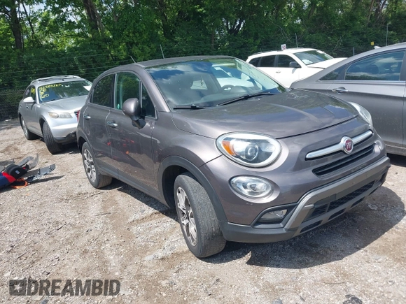 2016 FIAT 500X Trekking z VIN ZFBCFYCT6GP391983, wystawiony jako IAAI lot #42329595 z przebiegiem 152 359 mil mil oraz . Historia ofert i sprzedaży dostępna na DreamBid. Obrazek 1.