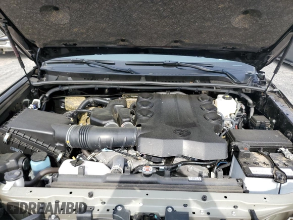 2024 Toyota 4Runner SR5 z VIN JTEMU5JR4R6284870, wystawiony jako Copart lot #56626445 z przebiegiem 20 658 mil mil oraz Szkoda całkowita • Salvage title. Historia ofert i sprzedaży dostępna na DreamBid. Obrazek 12.