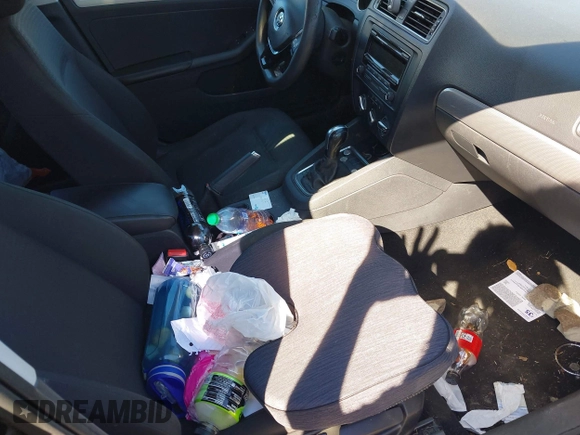 2015 Volkswagen Jetta SE with VIN 3VWD17AJ2FM351879, listed as a IAAI auction lot 41852426 with 108,900 mi miles and . Bid and sale history available at DreamBid. Image 5.