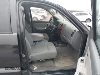 2005 Dodge Dakota SLT z VIN 1D7HE48N05S304121, wystawiony jako IAAI lot #42165773 z przebiegiem 192 886 mil mil oraz . Historia ofert i sprzedaży dostępna na DreamBid. Obrazek 5.