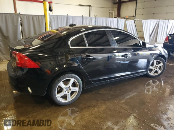 2013 Volvo S60 T5 Premier z VIN YV1612FS1D1220589, wystawiony jako Copart lot #58983665 z przebiegiem 81 341 mil mil oraz Szkoda całkowita • Salvage title. Historia ofert i sprzedaży dostępna na DreamBid. Obrazek 3.