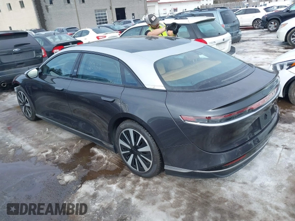 2023 Lucid Air Grand Touring z VIN 50EA1GBA6PA005316, wystawiony jako IAAI lot #41591359 z przebiegiem 4571 mil mil oraz . Historia ofert i sprzedaży dostępna na DreamBid. Obrazek 3.