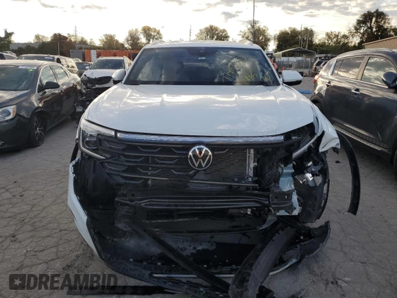 2024 Volkswagen Atlas SE with VIN 1V2LE2CA5RC201644, listed as a Copart auction lot 77458394 with 47,523 mi miles and Salvage title. Bid and sale history available at DreamBid. Image 5.