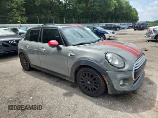 2015 MINI Hardtop 4 Door with VIN WMWXS5C5XFT831555, listed as a Copart auction lot 61673485 with 104,120 mi miles and Salvage title. Bid and sale history available at DreamBid. Image 4.