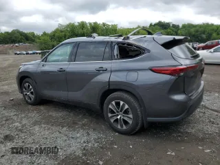 2021 Toyota Highlander XLE with VIN 5TDHZRBH9MS553524, listed as a Copart auction lot 57469405 with 51,784 mi miles and Salvage title. Bid and sale history available at DreamBid. Image 2.