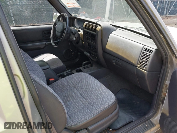 2000 Jeep Cherokee z VIN 1J4FF48S5YL138739, wystawiony jako IAAI lot #42109922 z przebiegiem 199 621 mil mil oraz . Historia ofert i sprzedaży dostępna na DreamBid. Obrazek 5.