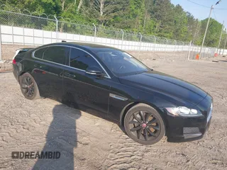 2016 Jaguar XF 35t Premium z VIN SAJBD4BV8GCY05879, wystawiony jako IAAI lot #42062206 z przebiegiem 63 706 mil mil oraz . Historia ofert i sprzedaży dostępna na DreamBid. Obrazek 1.